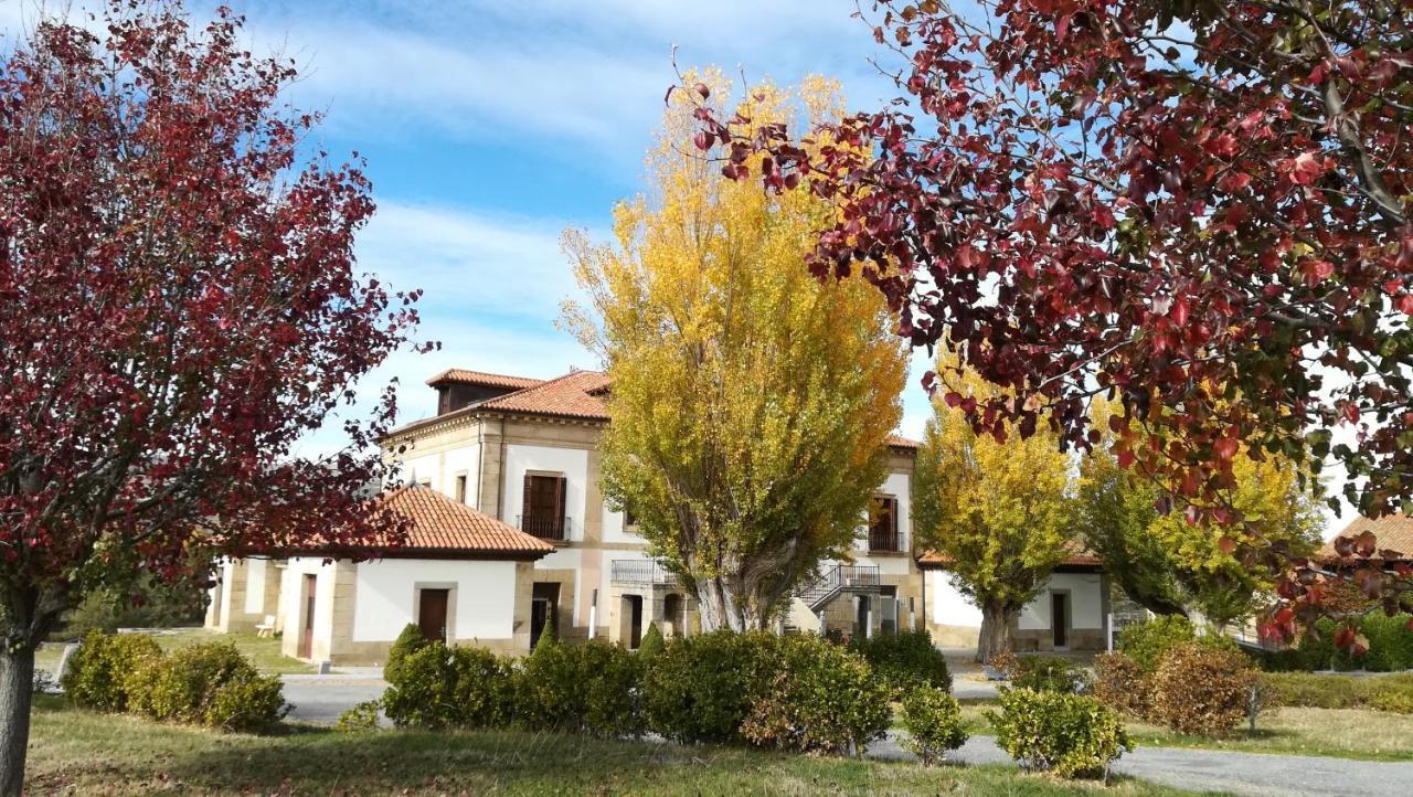 Izan Puerta De Gredos Hotel El Barco de Ávila Eksteriør billede
