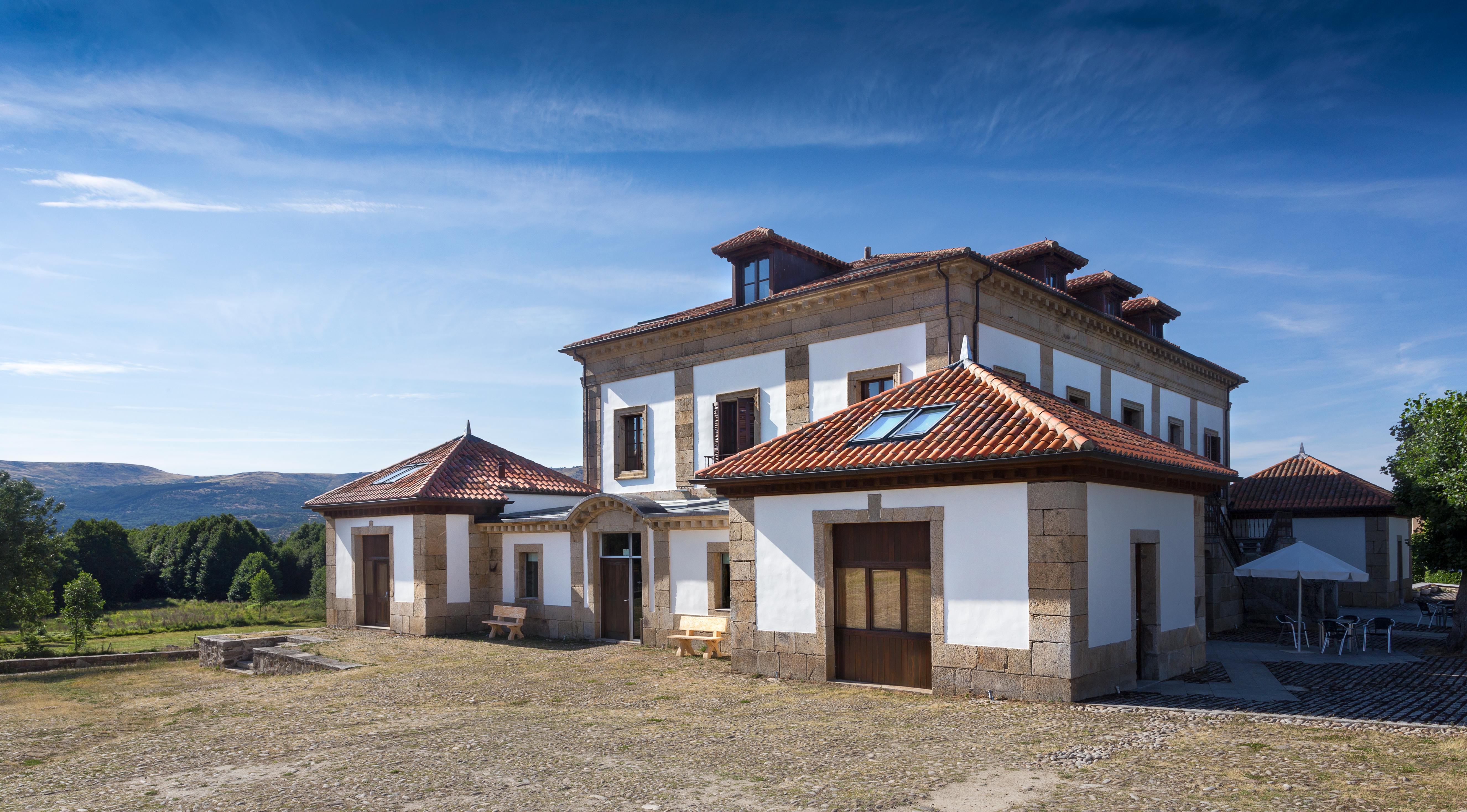 Izan Puerta De Gredos Hotel El Barco de Ávila Eksteriør billede